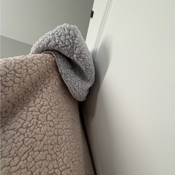 Reversible Sherpa Jacket - Cream and Gray - Picture 3 of 5